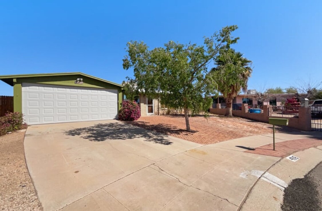 Foto principal - 4138 W Orangewood Dr