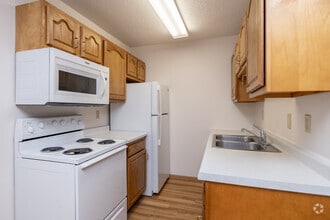 2BR, 1BA - 820SF - Kitchen - Dakota View Estates