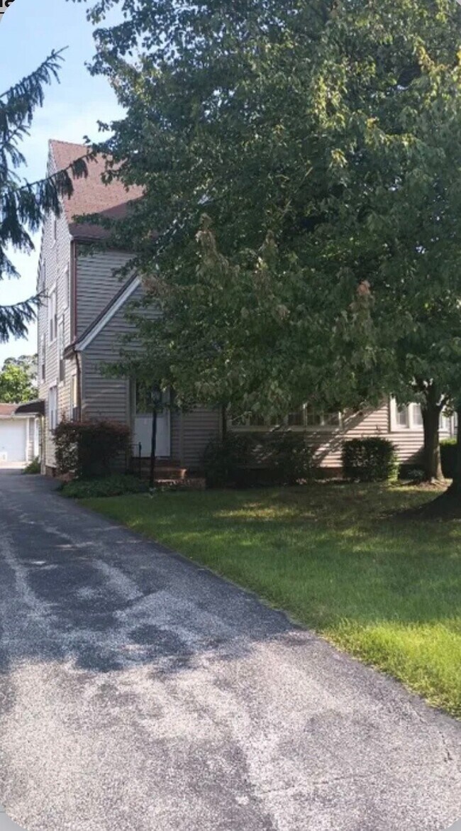 Foto del edificio - 18523 Chagrin Blvd