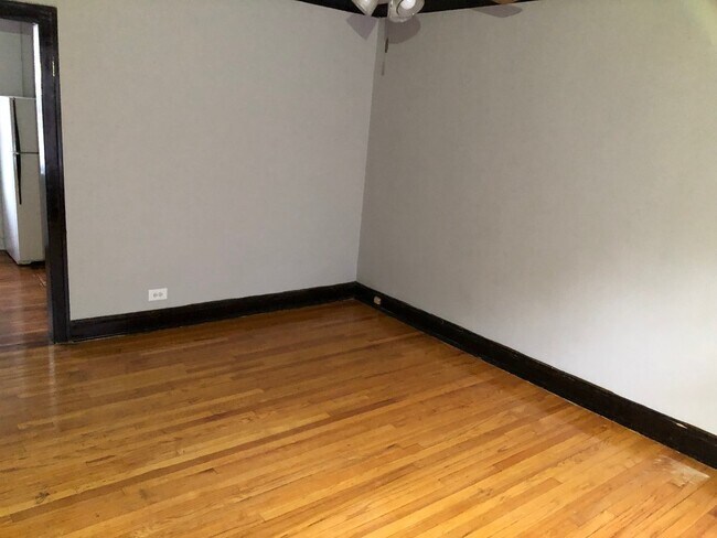 Foto del edificio - 4027 W School St