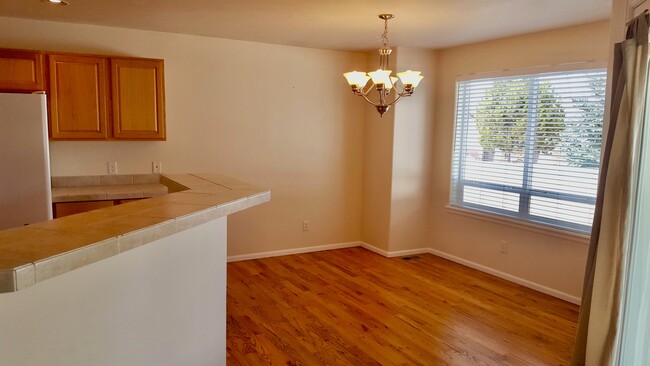 Building Photo - 2801 Glen Oak Dr