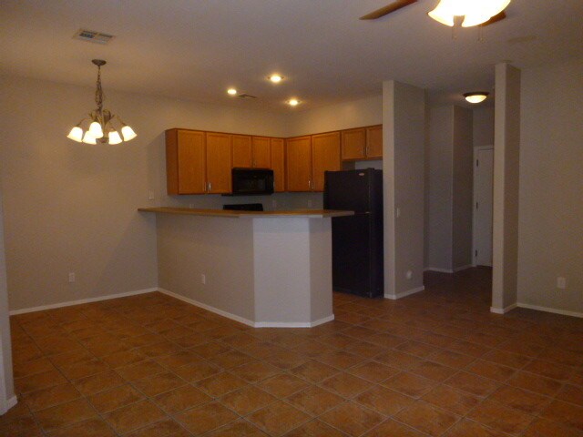 Building Photo - 6710 E University Dr