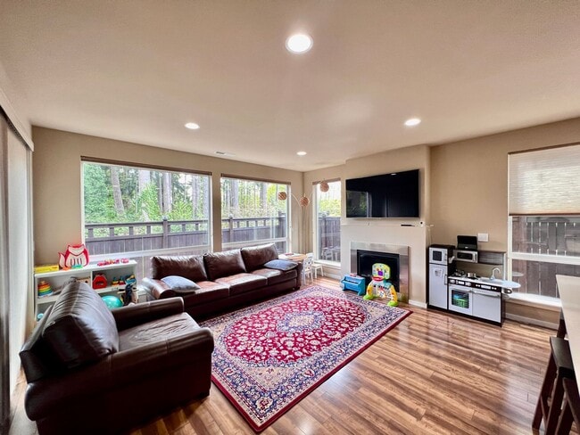 Building Photo - Great Location with A/C!