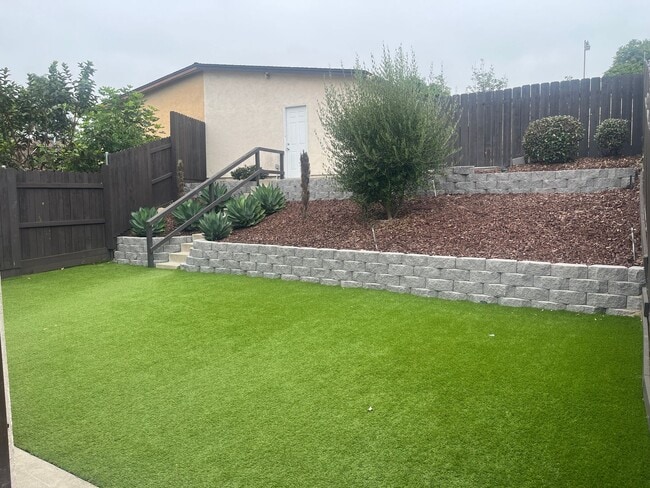 Foto del edificio - 3bd/2ba Single Story Duplex with New Luxury Vinyl Plank!