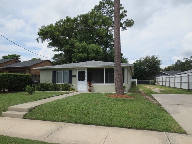 Foto del edificio - 1916 N Westmoreland Dr