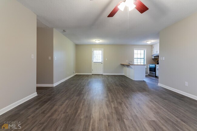 Foto del edificio - 5823 Meadow View Ln