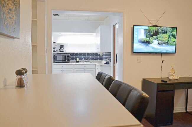 Foto del edificio - 3120 Peel Ave