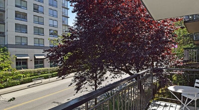 Building Photo - 1414 Davie St