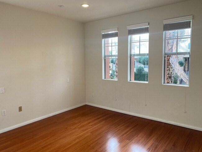 Building Photo - 1522 S Saltair Ave