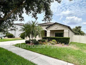 Building Photo - 1119 Oakcrest Dr
