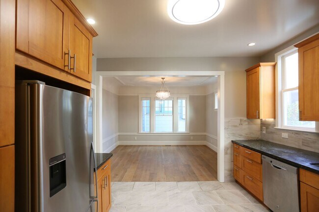 Building Photo - OPEN HOUSE: Thursday (12/21) 6:35pm-6:50pm...
