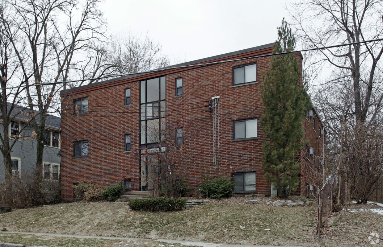 Primary Photo - 3709 Drake Ave