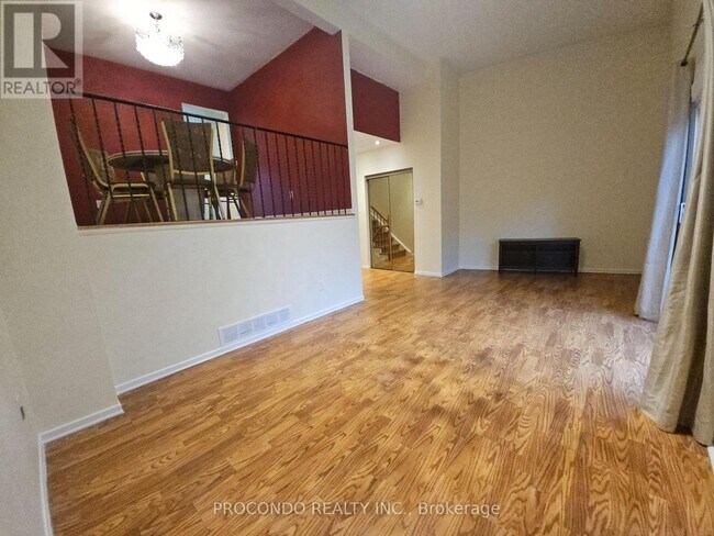 Photo du bâtiment - 74 Timberbank Blvd