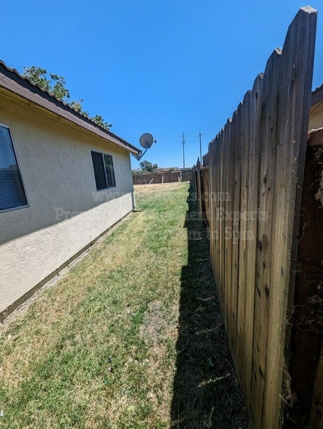 Building Photo - 8824 Fox Creek Dr