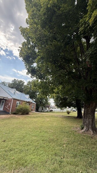 Building Photo - 3608 Woodbury Pike