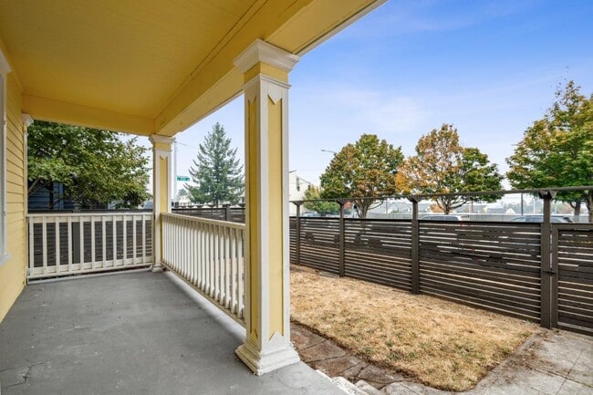 Building Photo - 1508 S J ST - 3 bedrooms