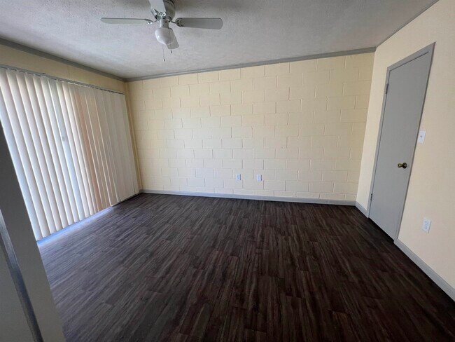 Foto del edificio - 2241 W Pensacola St