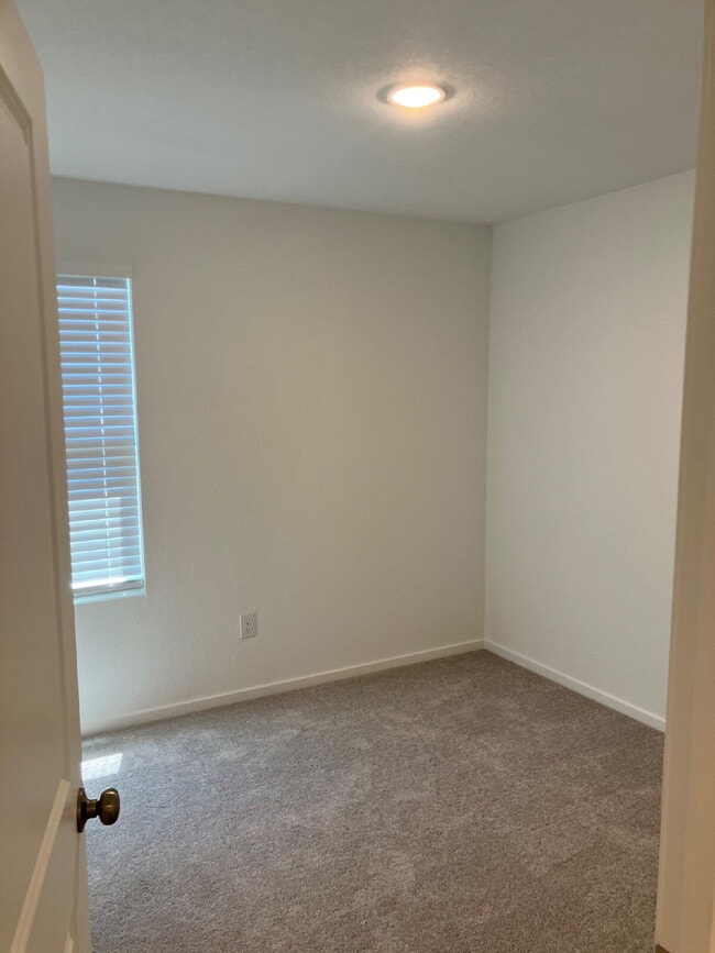 Building Photo - New Braunfels Serene Country View