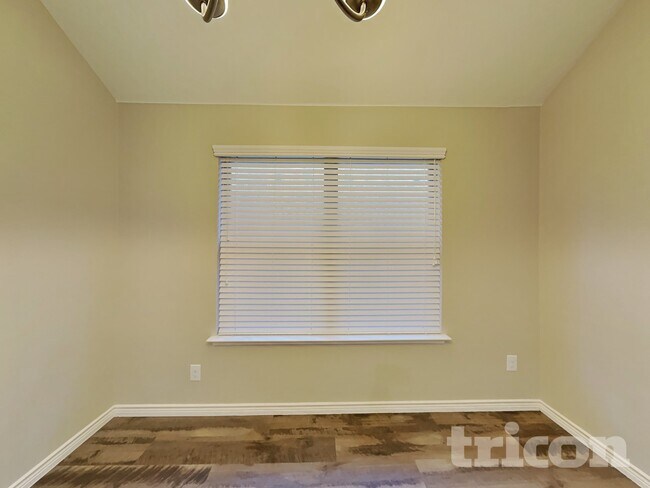 Foto del edificio - 657 Bassett Hall Rd