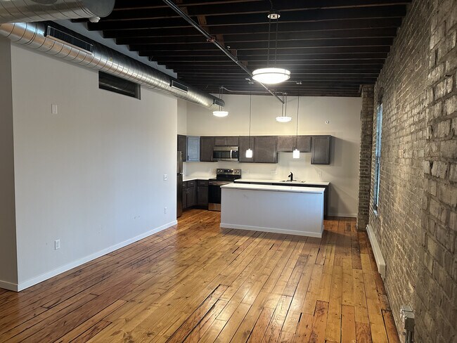 #203 Sala de estar/Cocina - The Shop Lofts