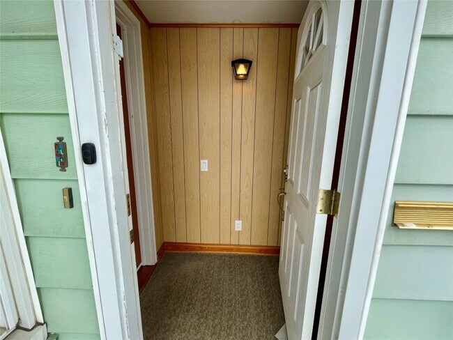 Foto del edificio - 206 E Edwards St