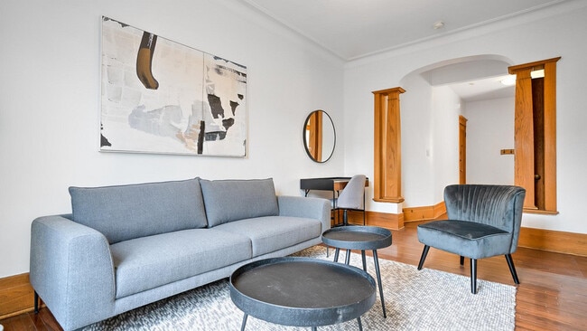 Building Photo - 5555 Rue Saint-Urbain