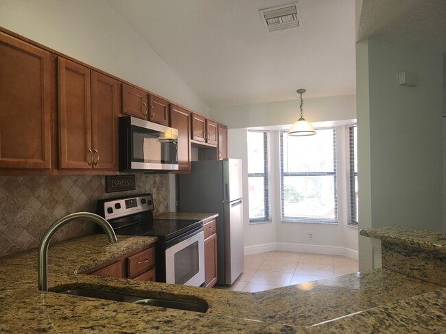 Building Photo - 2 bedroom 2 bath Bay Hill condo