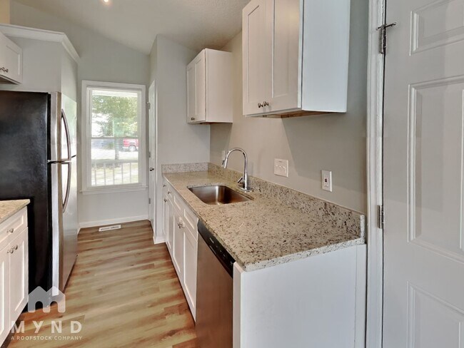 Building Photo - 2209 Maybrook Dr