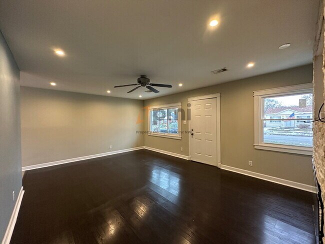 Foto del edificio - 7752 Beech Ave