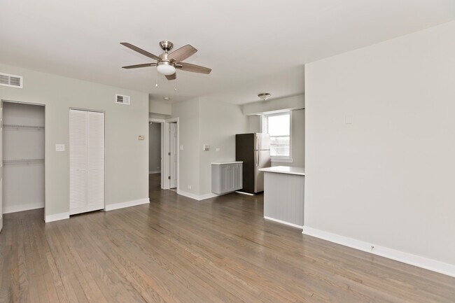 Foto del edificio - 3620 N Marshfield Ave