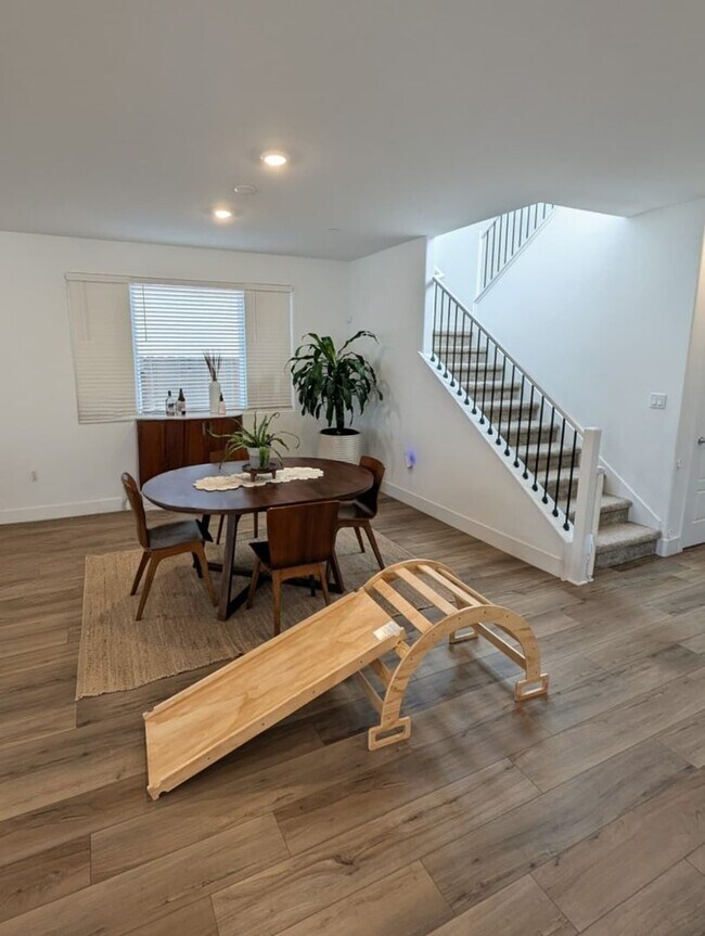 Foto del edificio - Beautiful and Spacious 4BR 3BA Home in Roseville