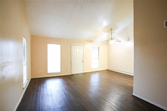 Building Photo - 9410 Grannis St