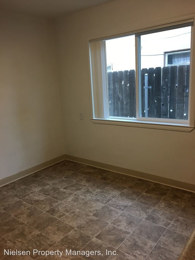 Building Photo - 1706 Madrone Ave