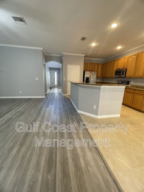Foto del edificio - 2827 Suncoast Lakes Blvd