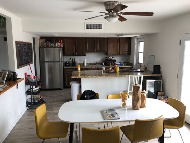 Building Photo - Spacious 4-Bedroom Home Steps from ASU