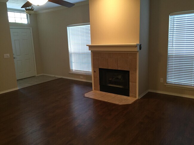 Foto del edificio - 4501 N Youngs Blvd