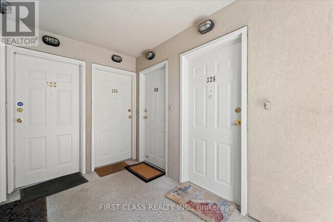 Building Photo - 3-323 Everson Dr