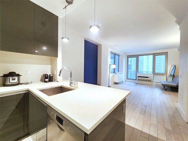 Foto del edificio - 4415 Purves St