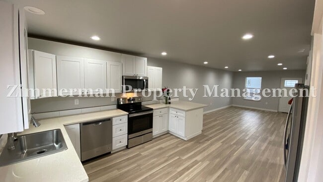 Building Photo - 3 Bedroom 2.5 Bathroom Townhome!