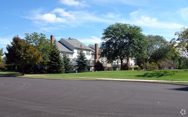 Building Photo - Links at Poplar Creek Townhomes