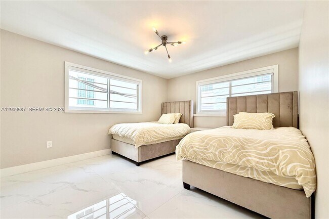 Foto del edificio - 4122 Collins Ave