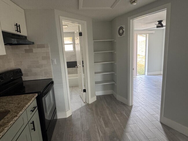 Foto del edificio - 13806 N 21st St