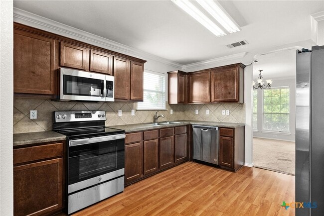 Foto del edificio - 2002 Isabelle Dr