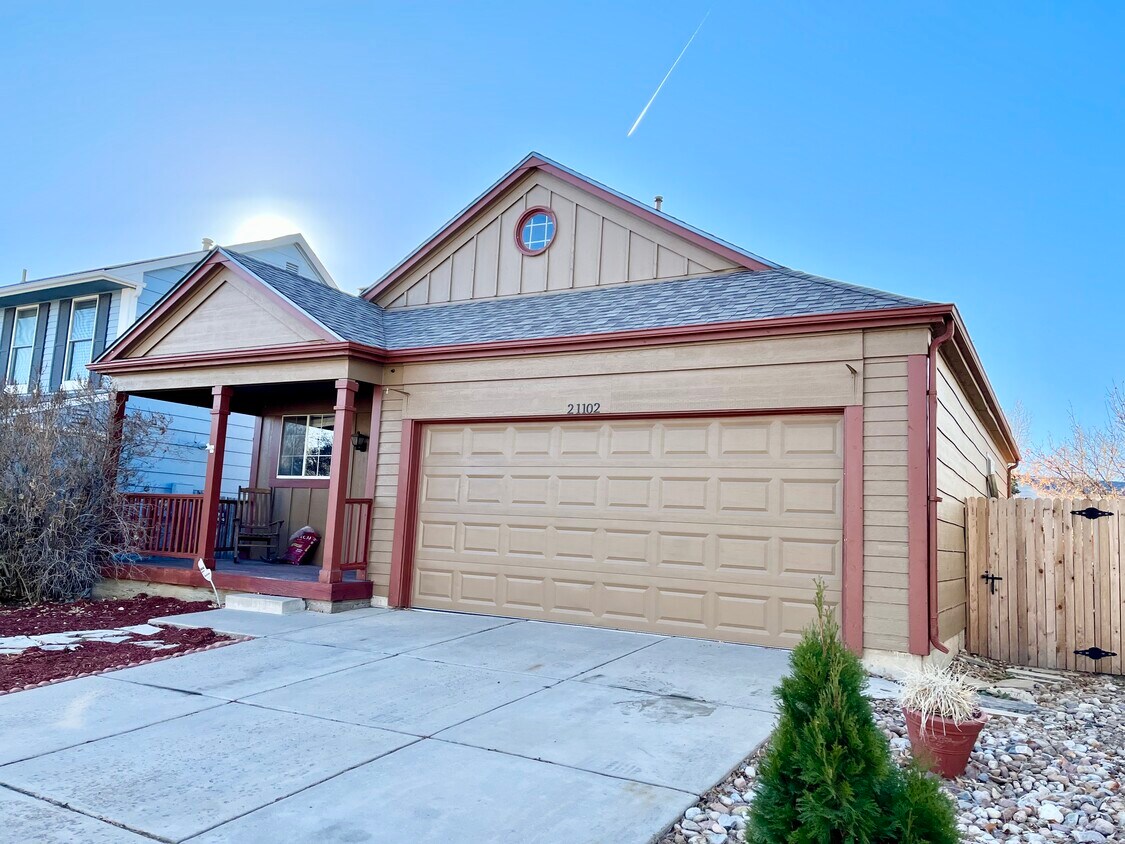 Foto principal - 21102 E 45th Ave