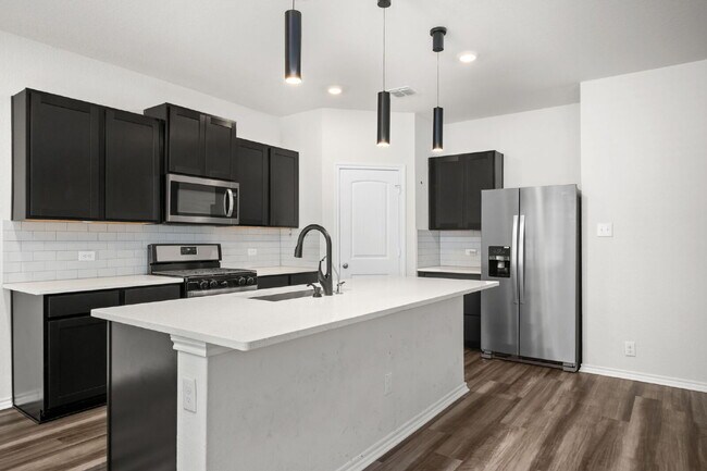 Building Photo - "Charming 3-Bed, 2-Bath Oasis with 1,753 S...