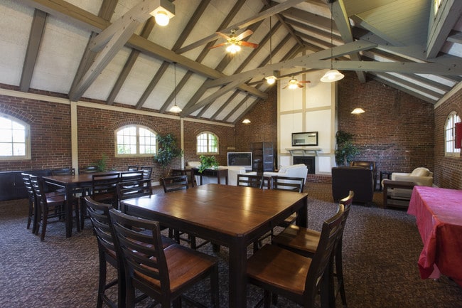 Building Photo - Waterview Estates