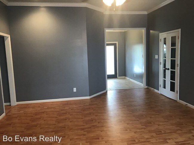 Building Photo - 134 Live Oak Dr