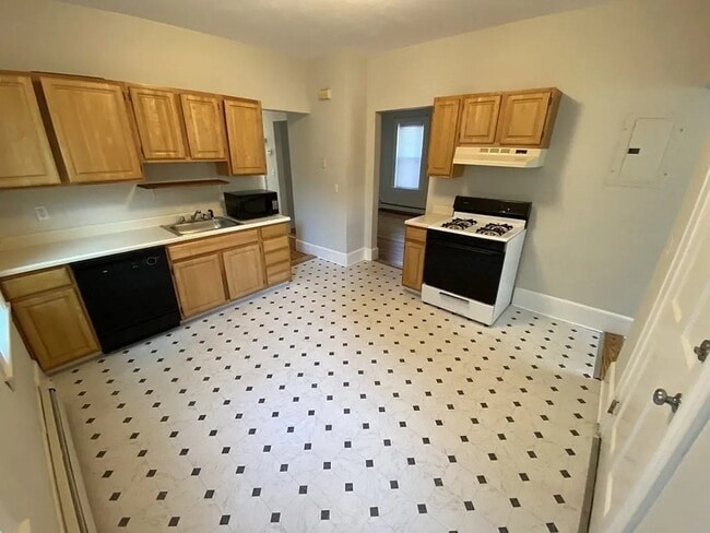 Building Photo - 46 Gardena St