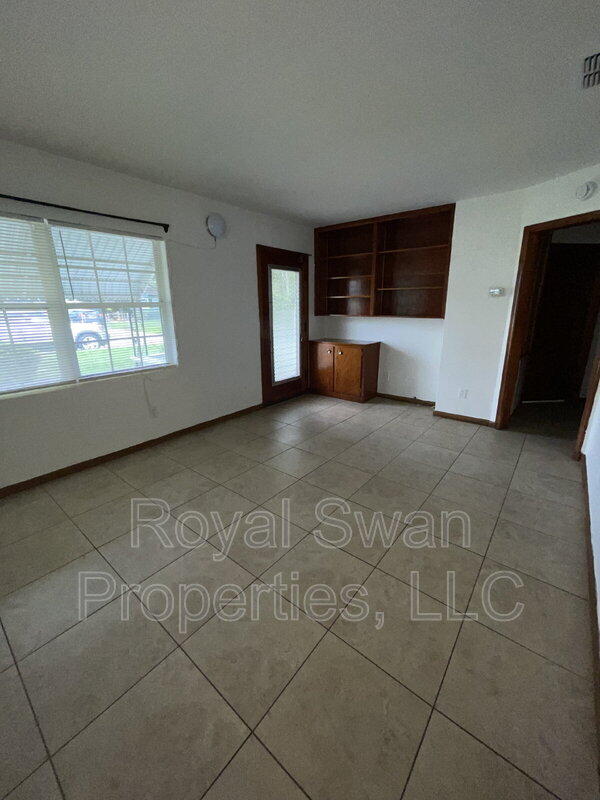 Building Photo - 1047 Pineview Pl