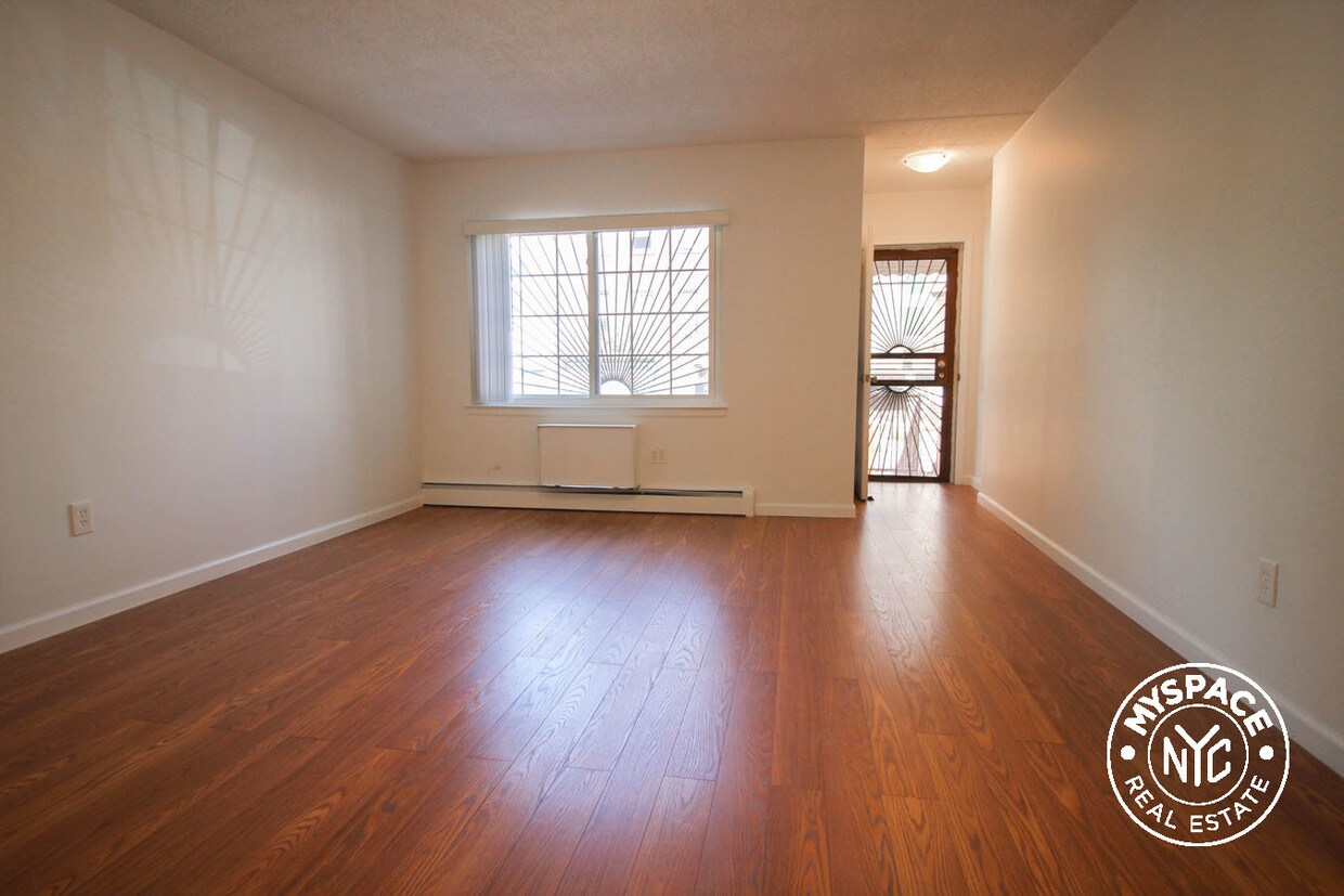 Foto principal - 1018 Willoughby Ave